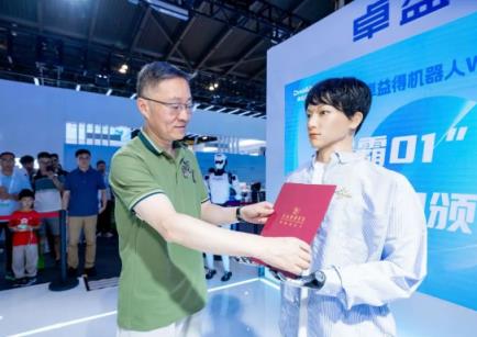 全国首位机器人博士生入学上戏：跨界攻读戏剧与影视(图1)