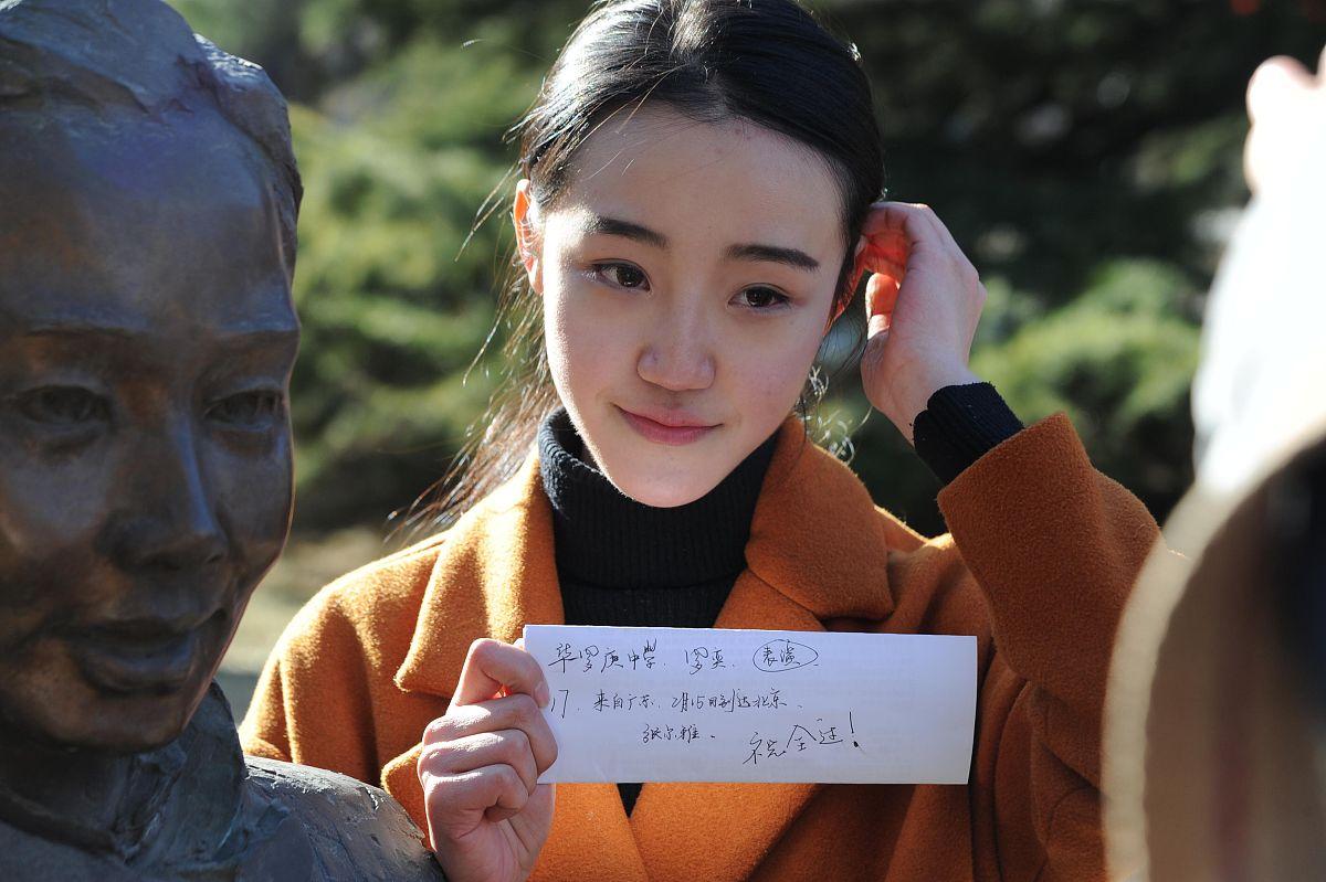素颜艺考5次被擦妆女生终圆大学梦 开学日坦然展示真实自我