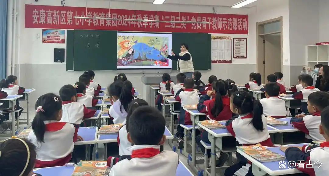 退休老师成了学校争抢的香饽饽?银龄教师“返场”“老炮儿”焕发新活力