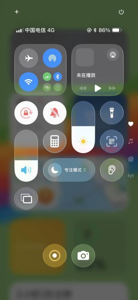 “iOS26丑”上热搜：10年前的过时风格 还有廉价塑料感(图2)