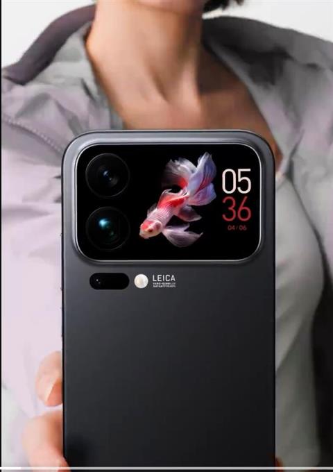 小米17Pro被网友P成黑色版iPhone17Pro：上热搜了(图3)