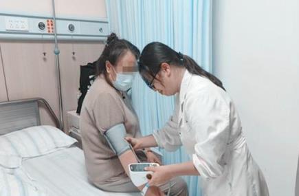 老人将无糖饮料当水喝 患糖尿病酮症(图1)