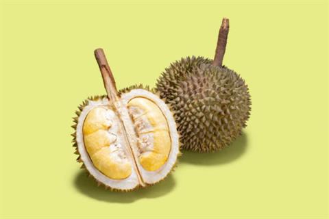 1家5口登机前30分钟狂吃11斤榴莲：登机后说话全是味(图1)