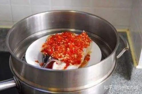 剁椒鱼头家常做法简单又好吃，鱼肉更鲜嫩美味，无腥味(图5)