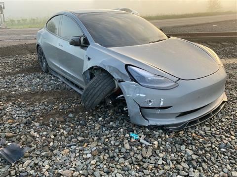 特斯拉FSD被指在铁路口无法识别火车 美监管机构已介入调查(图3)