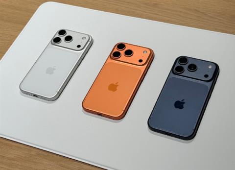 苹果线下店展出iPhone17Pro真机：已满身划痕！铝合金机身被吐槽质感差(图1)