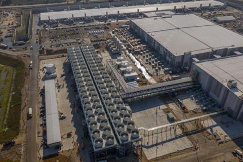 首座“全球最强AI数据中心”刚落成 微软又要砸40亿建2.0(图1)