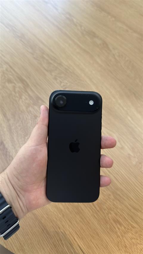 iPhoneAir到手仅一天就翻车：镜头内出现水雾(图3)