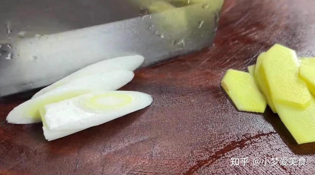 这才是糖醋排骨简单又好吃的做法，教你糖和醋的黄金比例，太香了(图5)