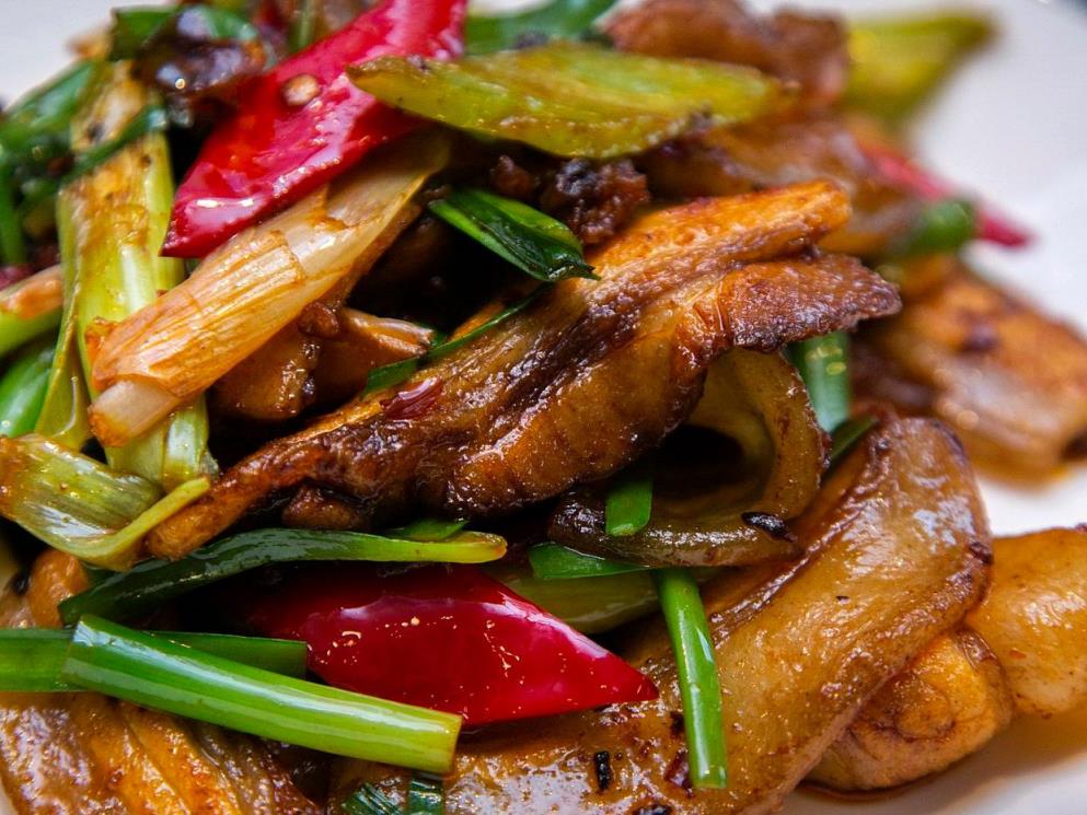 家常回锅肉这么做，肥而不腻超下饭，3步搞定(图2)