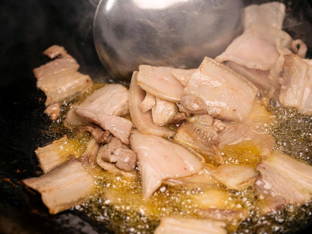 家常回锅肉这么做，肥而不腻超下饭，3步搞定(图5)