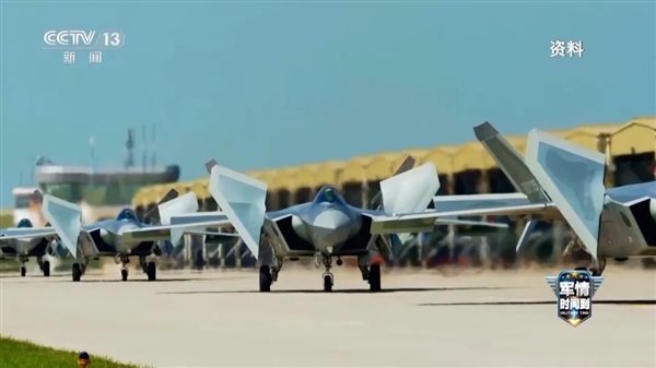 歼-20首次静态展示:换装了先进国产发动机 飞得更快-图2 歼-20首次静态展示:换装了先进国产发动机 飞得更快-图2