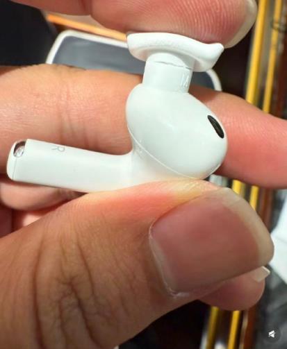 苹果客服回应AirPodsPro3耳塞断裂：更换不当不属于保修范围 建议轻一点(图1)