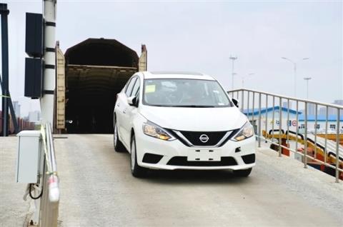 火车还能托运私家小汽车：专属红色车厢(图4)