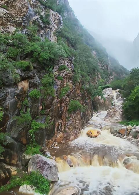 河南嵩山景区石头彩绘“巨型蛇头”已被覆盖：被指吓到人 原石已经有亿年历史(图3)