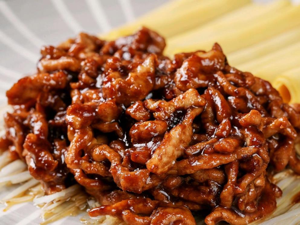 家常京酱肉丝秘方，肉丝鲜嫩，酱汁裹满每根，配米饭能吃三碗(图2)