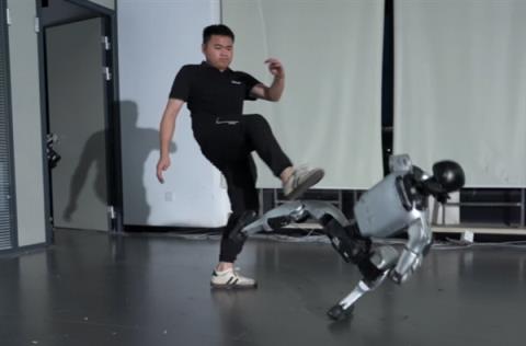 宇树G1学会了“反重力”模式了：人形不倒翁！倒地瞬间起身(图1)