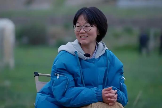 《我的阿勒泰》作者李娟怒斥始祖鸟烟花秀:商业狂欢正在撕裂草原