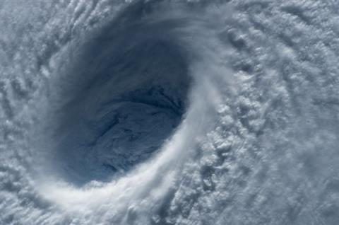 全球最强！17级台风“桦加沙”明日登陆广东 多地宣布停课停工停产停运停业(图2)