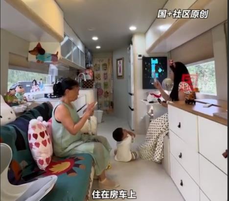 因买不起房 一家四口开房车旅居近2年 不打算让孩子上幼儿园 妈妈：开房车游历所学更多(图1)