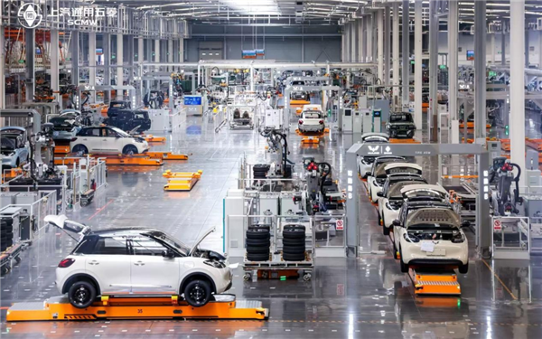 985管培生每天“拧螺丝”12小时 五菱回应秋招争议