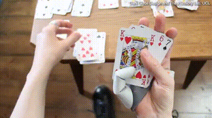 男子天生缺少拇指 用4指开瓶盖喝水走红-图4 男子天生缺少拇指 用4指开瓶盖喝水走红-图4