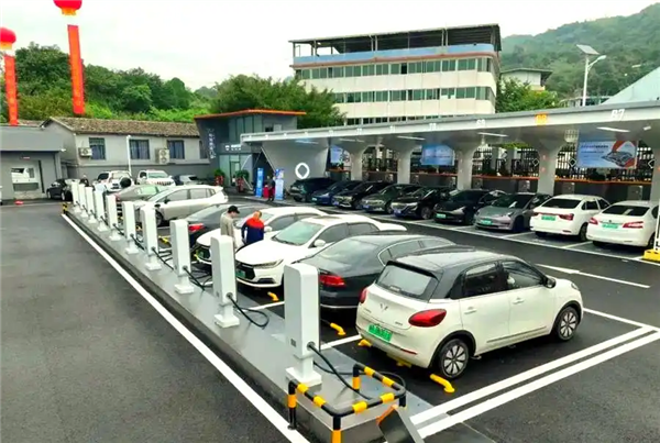 晚上充电白天卖 电车车主竟然可以靠充电挣钱