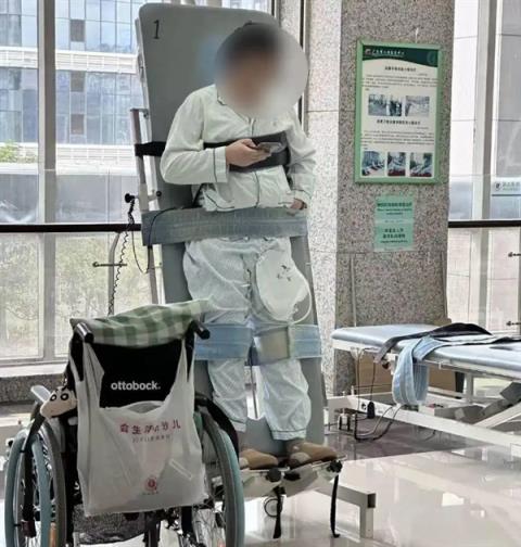 小伙学冲浪闪了腰致截瘫：确诊罕见病“冲浪者脊髓病”(图3)