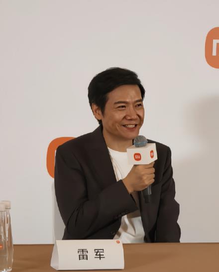 对话雷军：小米汽车是全网被黑最惨的品牌之一(图1)