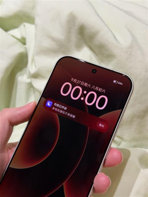 博主实测小米17ProMax用iPhone17ProMax贴膜：完美贴合 指纹秒解(图2)