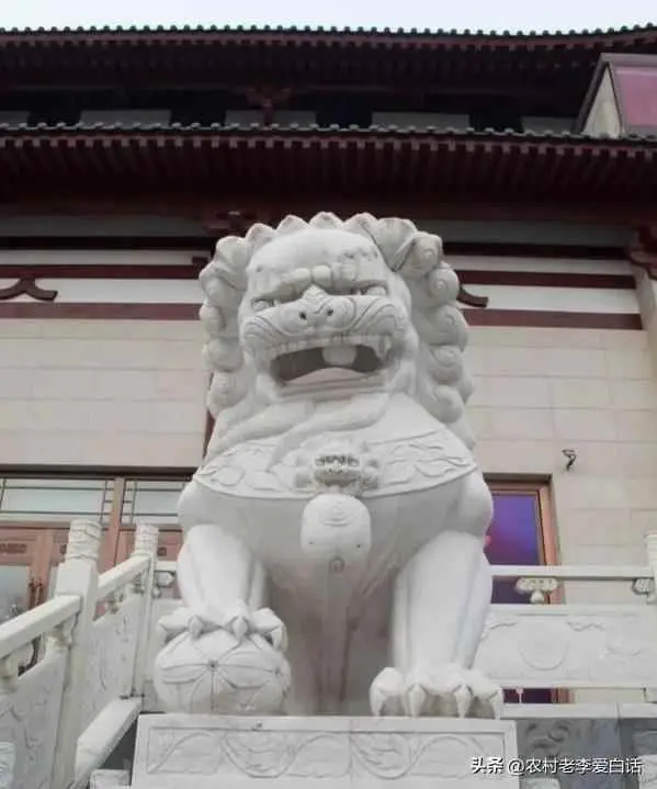 为什么要在门口放石狮子？为什么狮子站门口？