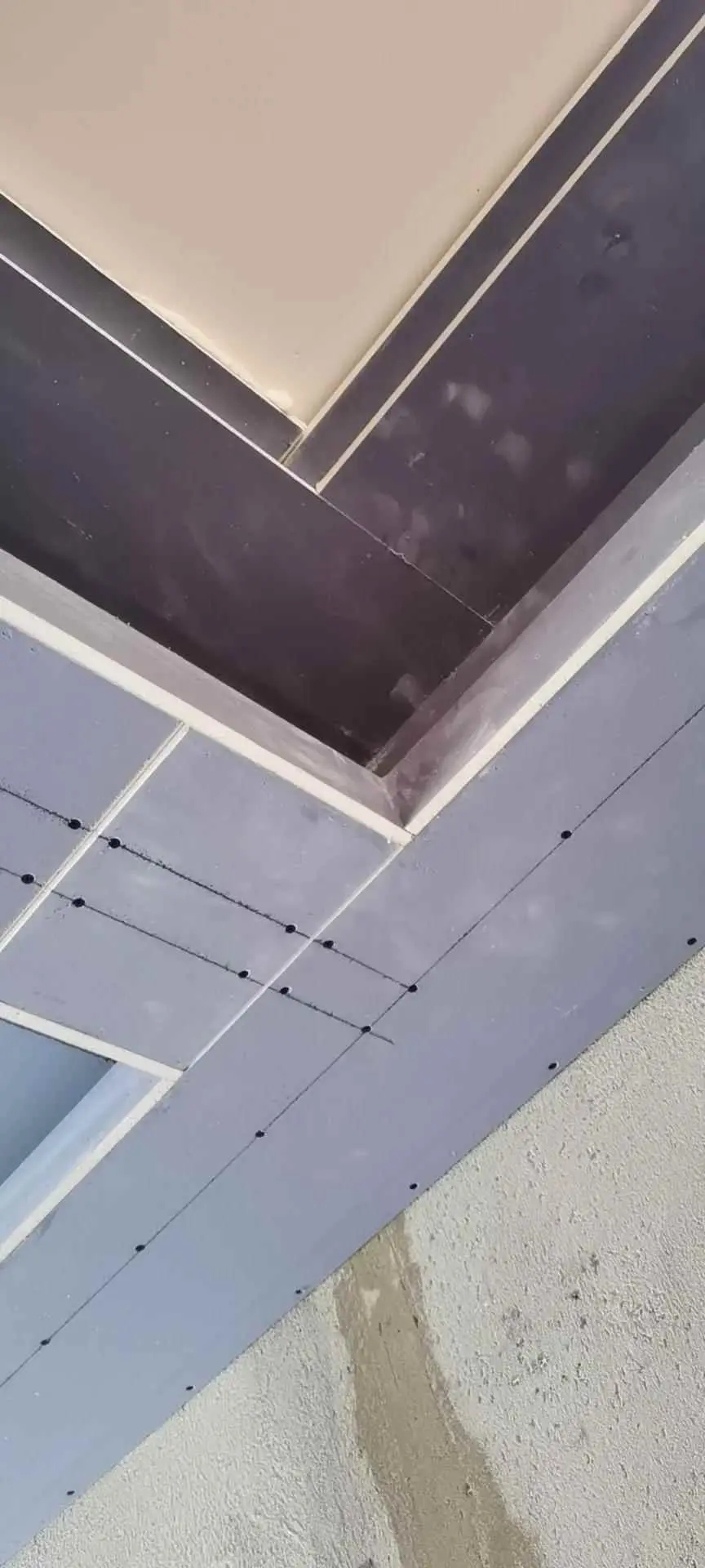 为什么吊顶墙皮开裂？吊顶为什么会开裂