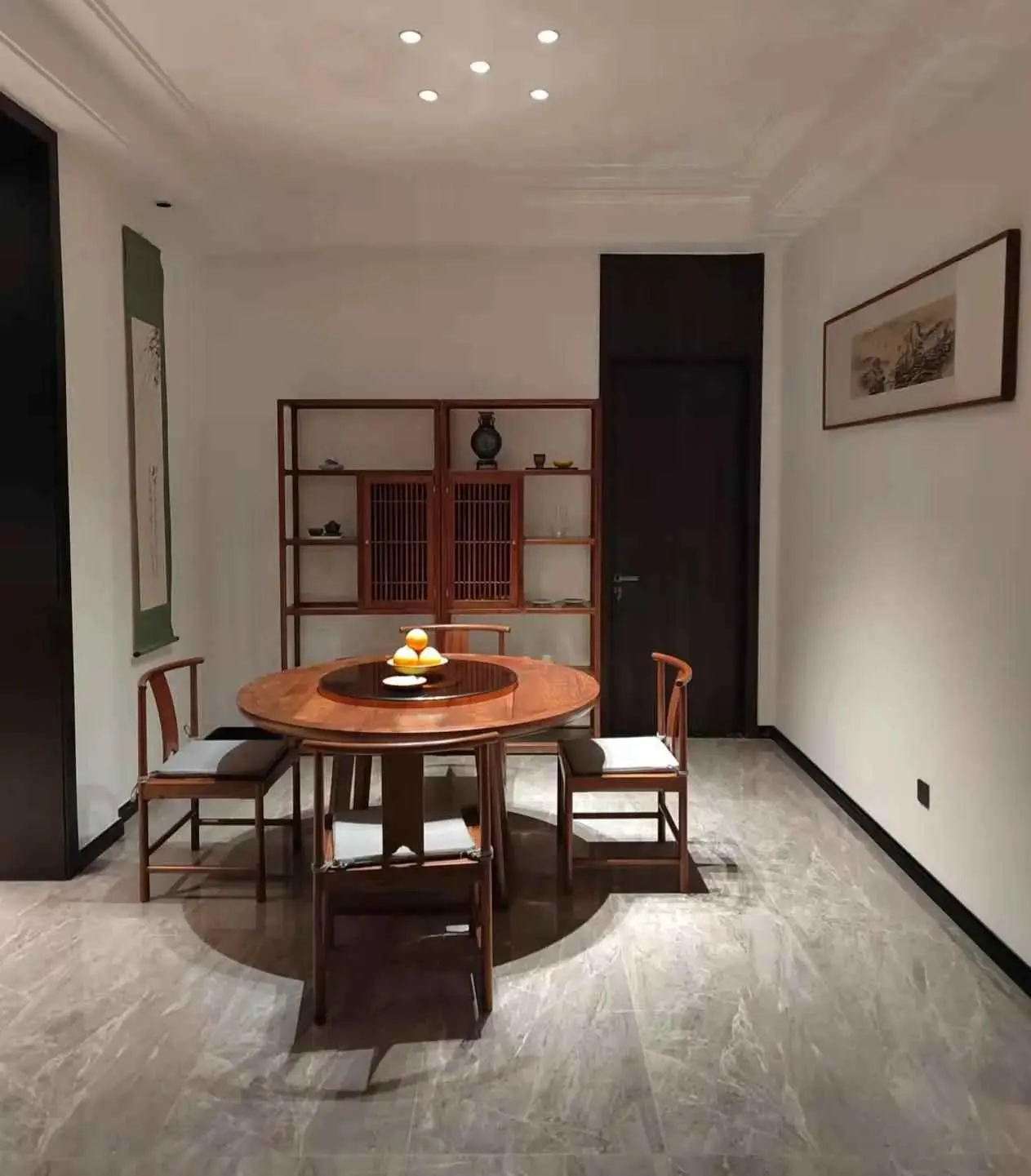 为什么喜欢圆形餐桌？餐桌，还是圆的好！圆桌之上，尽是温暖