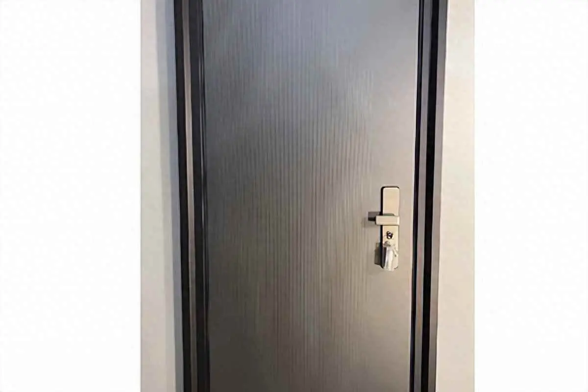 为什么大门关不上？防盗门关不紧总咣当怎么修？