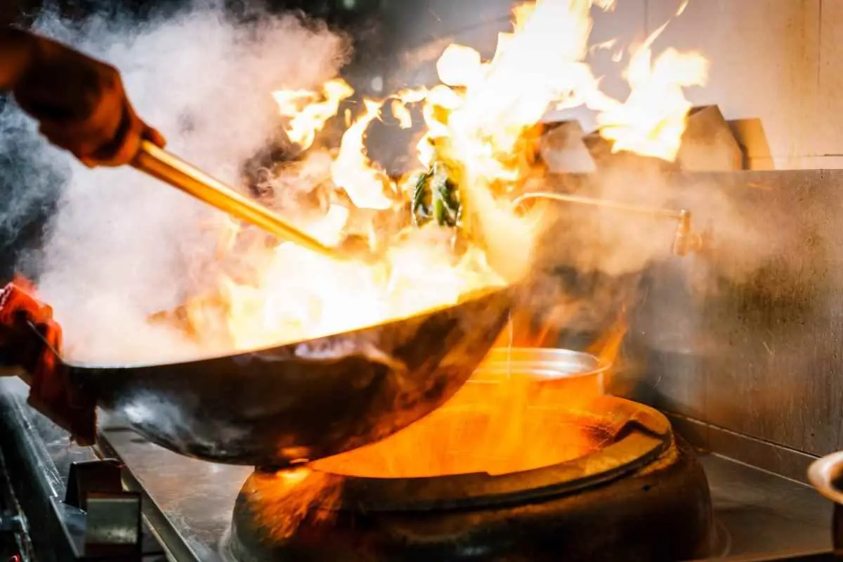 为什么会油烟倒灌呢？不做饭却总能闻到油烟味？