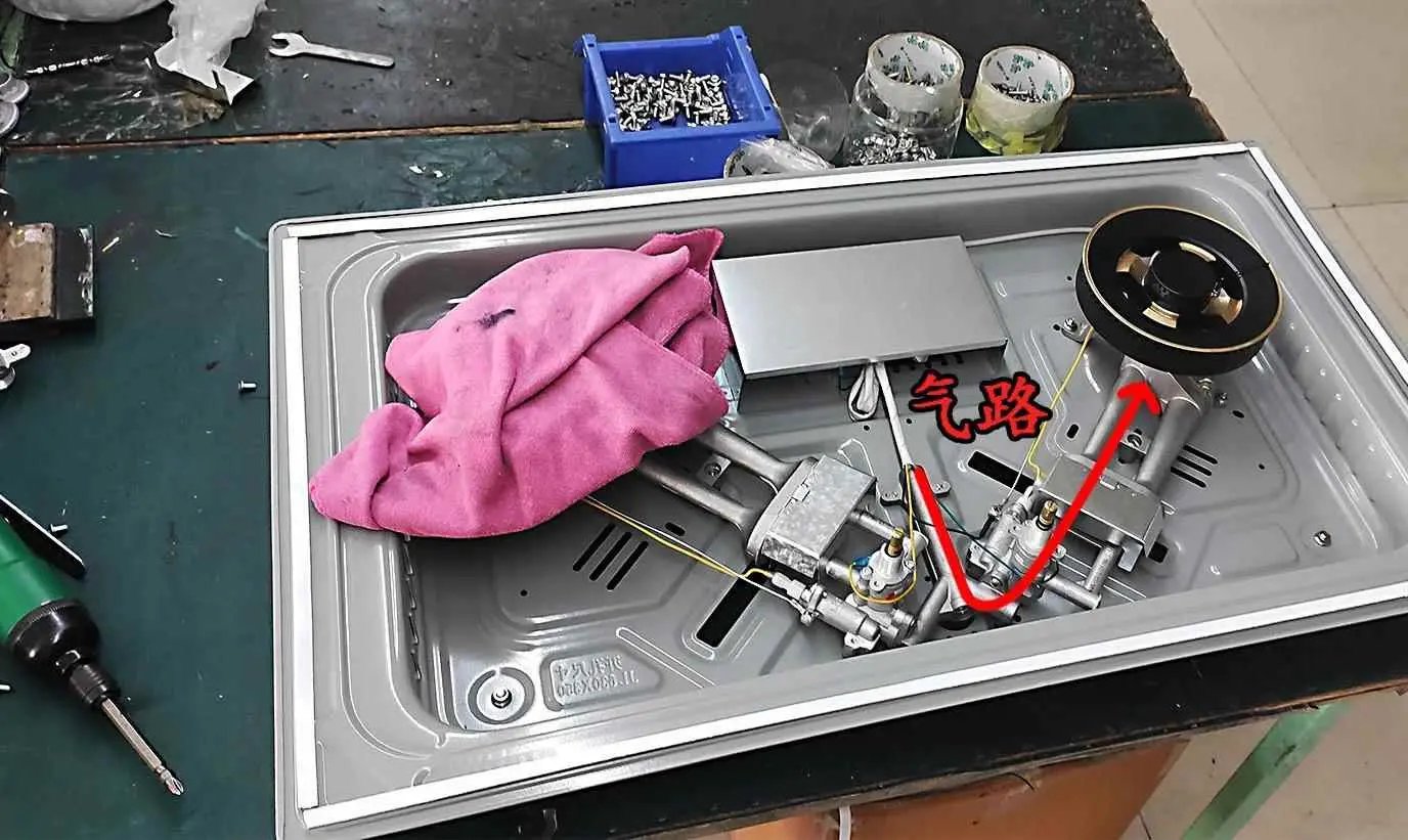 煤气灶的火很小为什么？燃气灶火小无力