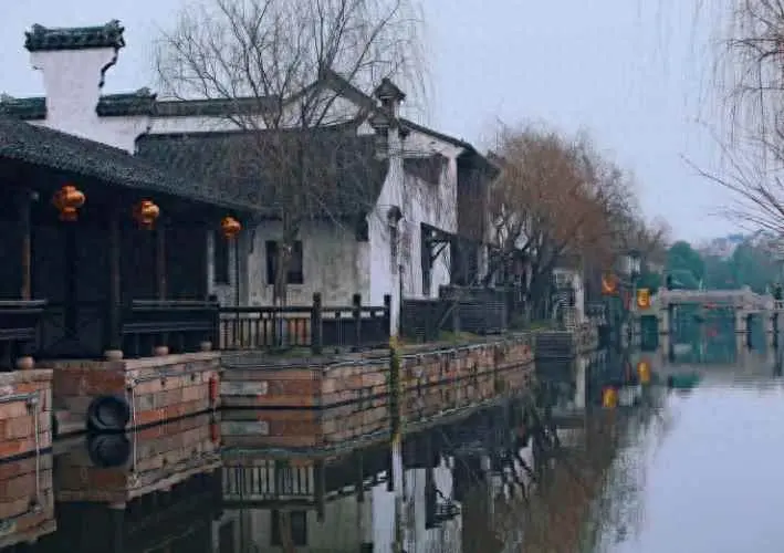 江南为什么刷白墙？江南民居古建筑的墙为什么都刷成白色？