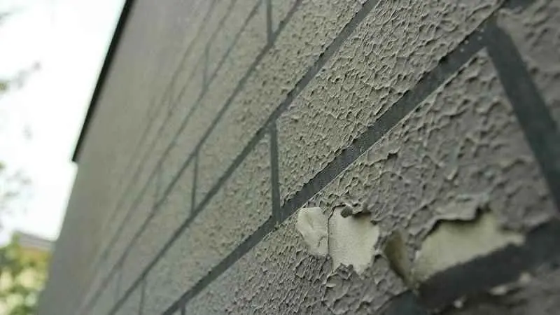 真石漆为什么脱落？真石漆墙面出现掉皮的原因及解决办法