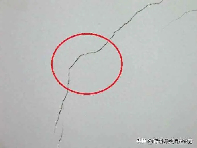 装修墙裂缝为什么？墙面出现裂缝要马上补吗？