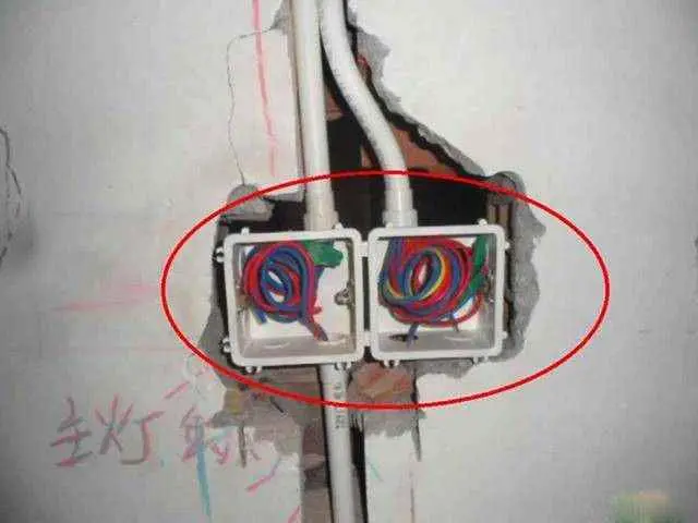 为什么装电线时绕几圈才接开关？并非电工故意浪费！外行人都不懂