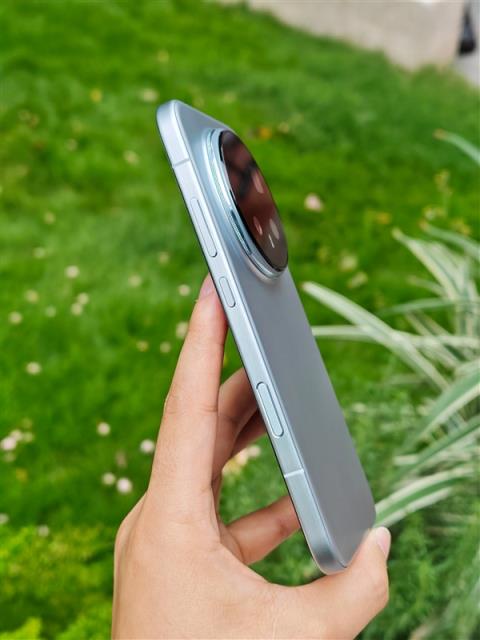 荣耀Magic8Pro真机出炉：同期唯一支持3D人脸识别的骁龙旗舰(图4)