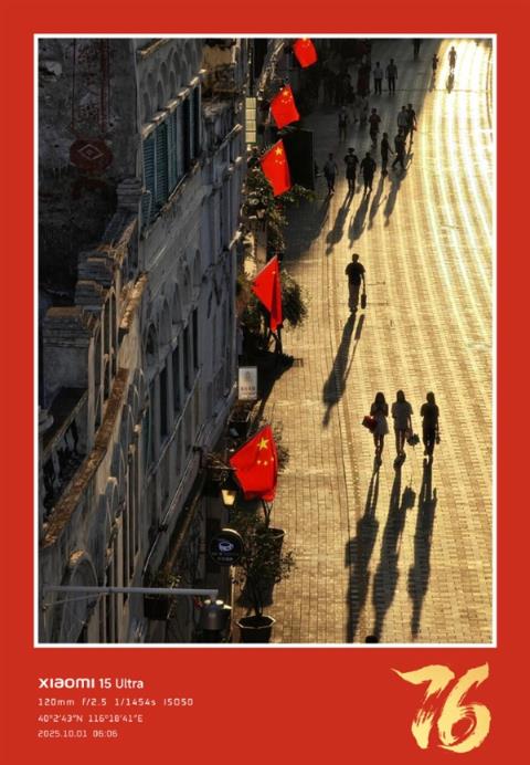 小米手机推送国庆中秋节日限定水印：中国红边框搭配金色手写字体 喜庆氛围拉满(图2)