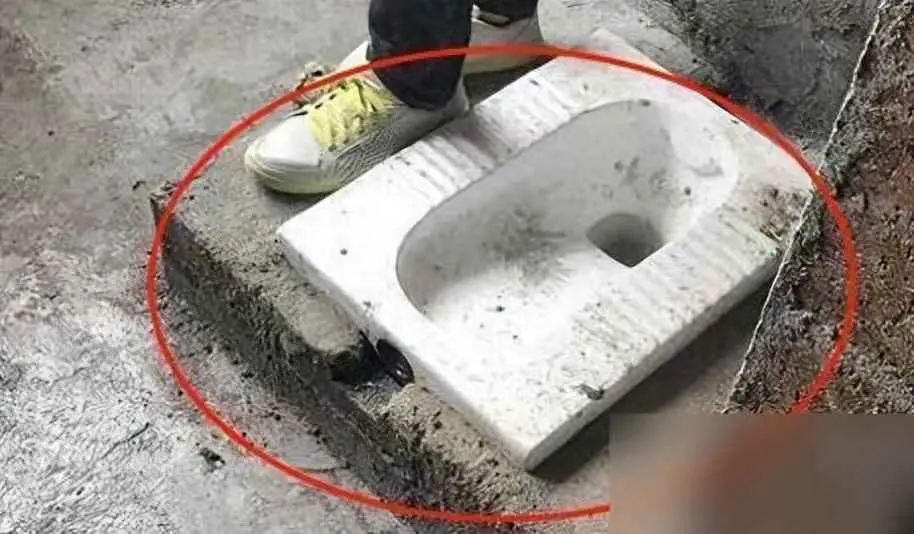 卫生间地面为什么高了一个台阶？卫生间蹲坑为何要做“台阶”？