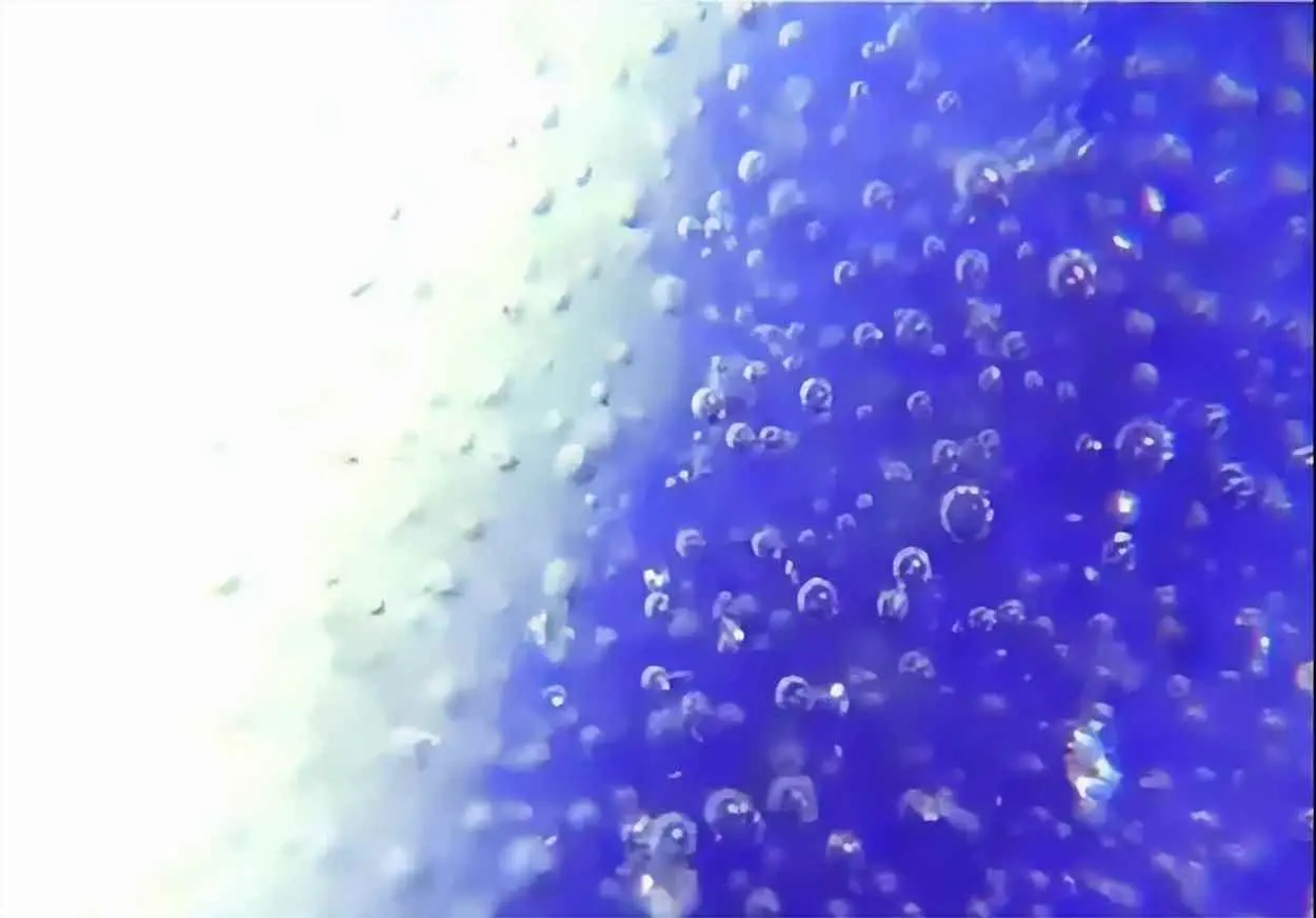 陶瓷为什么裂纹？瓷器上的生命裂痕，让阳光照进来的地方！