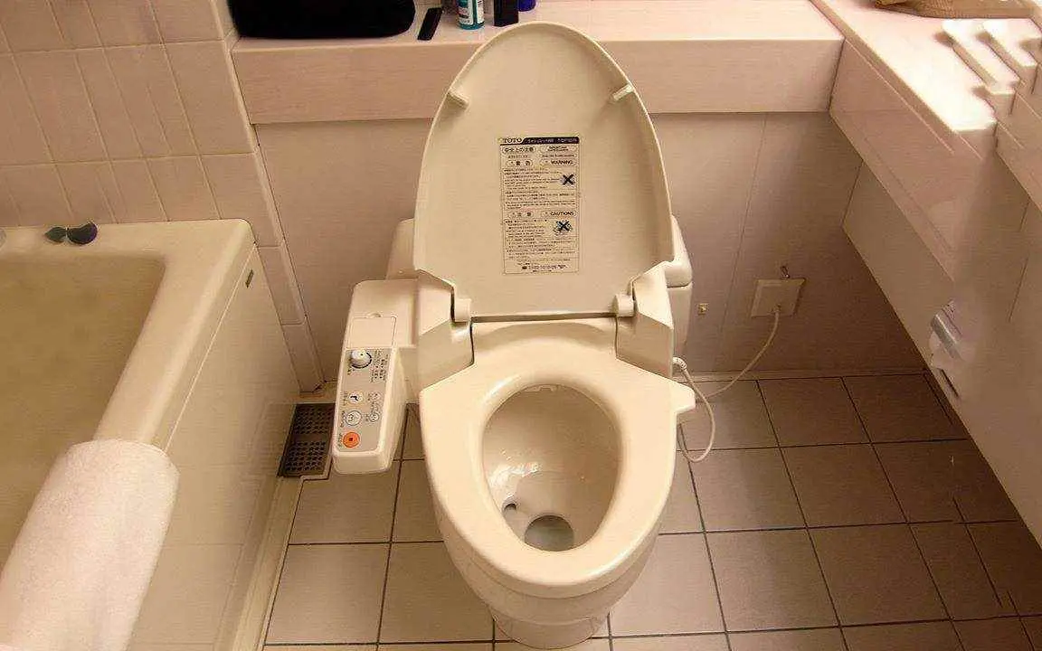 为什么马桶不往下冲水？马桶冲力小？