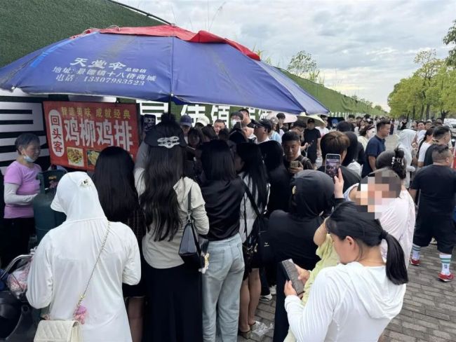 景德镇因鸡排哥假期模式提前开启 游客纷至沓来