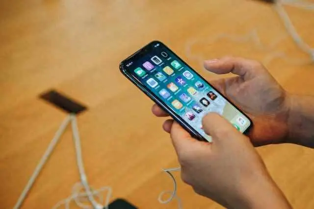 手机屏为什么会漏液呢？苹果手机屏幕漏液怎么办？