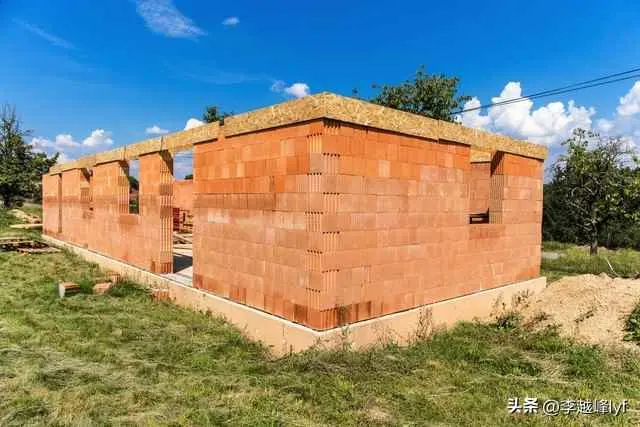 为什么禁止使用红砖建房？为何红砖建房被禁止了？