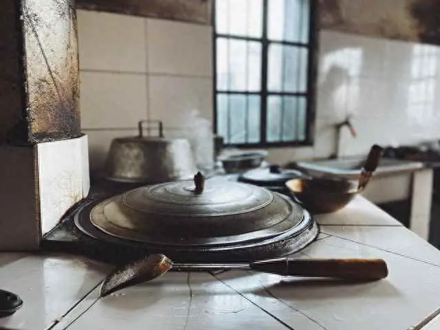 灶为什么不能朝西？“厨房莫朝西，炉灶别对门”？