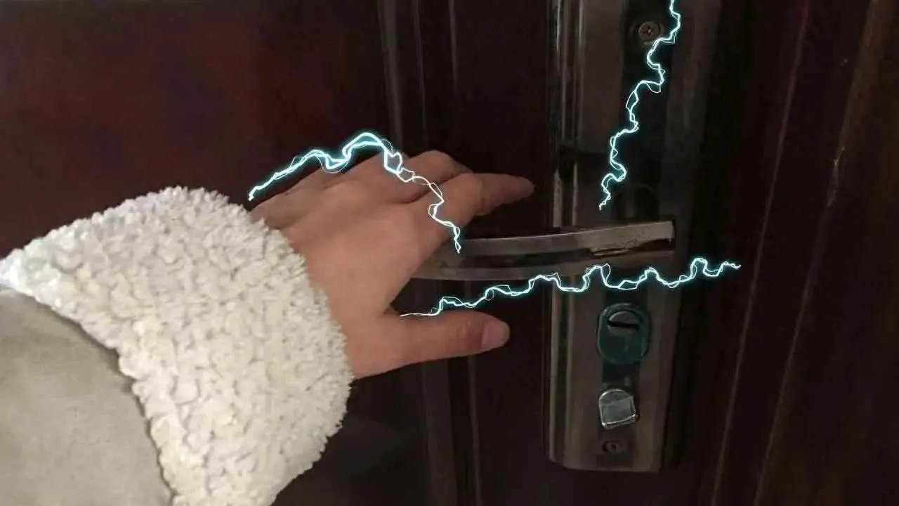 为什么经常会被电到？冬季总是“被电到”？